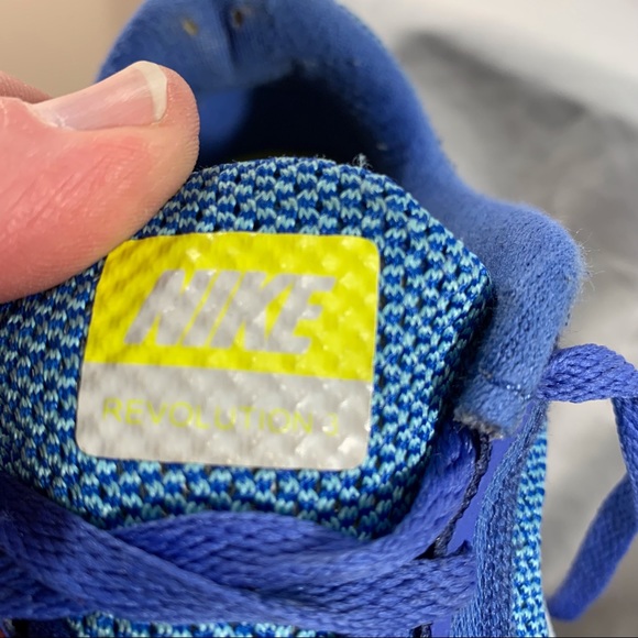 Nike Youth Size 6.5 Revolution 5 Shoes - Picture 6 of 8